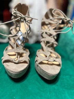 Chinese Laundry Taupe/Gray Lace-Up Platform Pump Heels